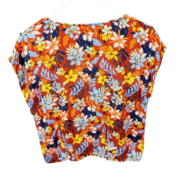 Garnet Hill Dark Floral Lenzing Ecovero Viscose Crop Cap Sleeve VNeck Top Size M - Picture 4 of 9